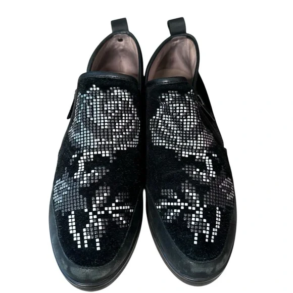 Donald J Pliner Mylasp Embellished Floral Black Suede Sneaker Size 7 - Picture 5 of 16